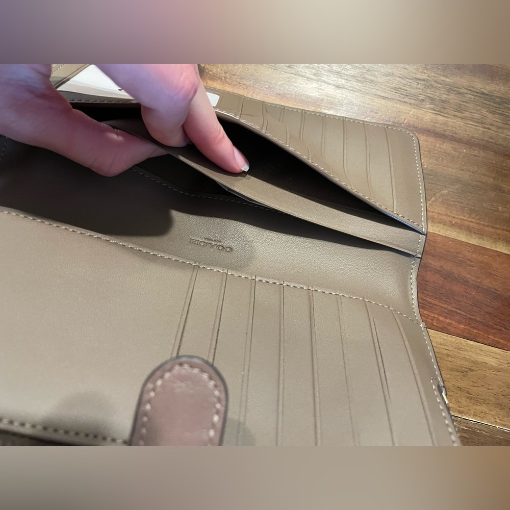 COACH leather wallet - Picture 8 of 9